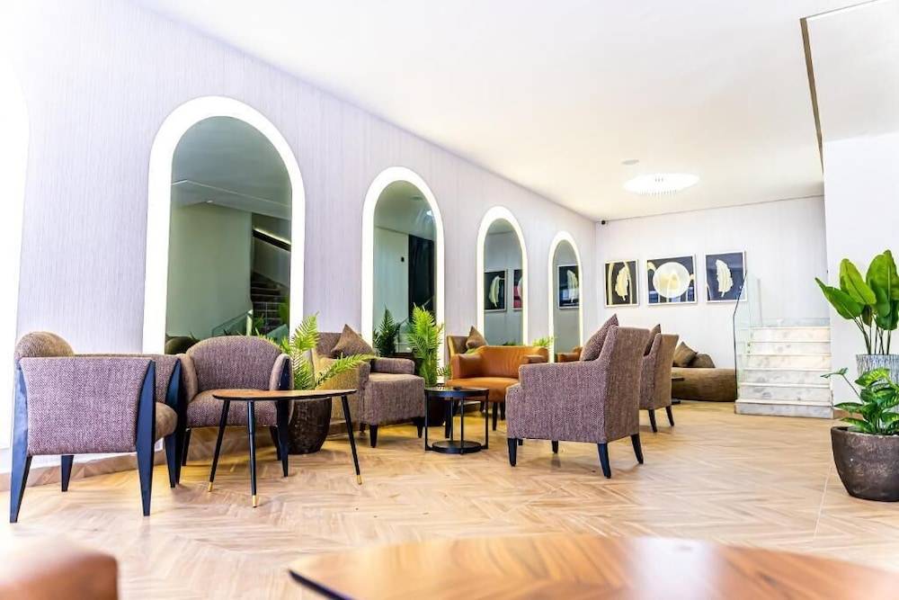 Hotel Les Ambassadeurs 2