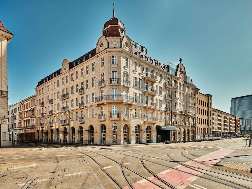 Mövenpick Grand Hotel Wroclaw 1