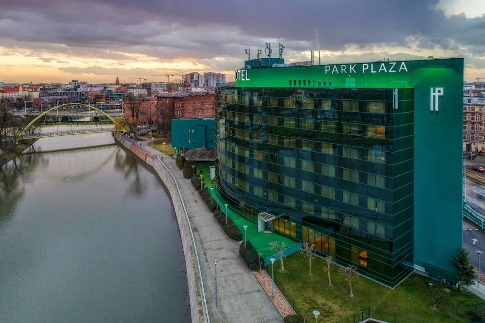 HP Park Plaza 1