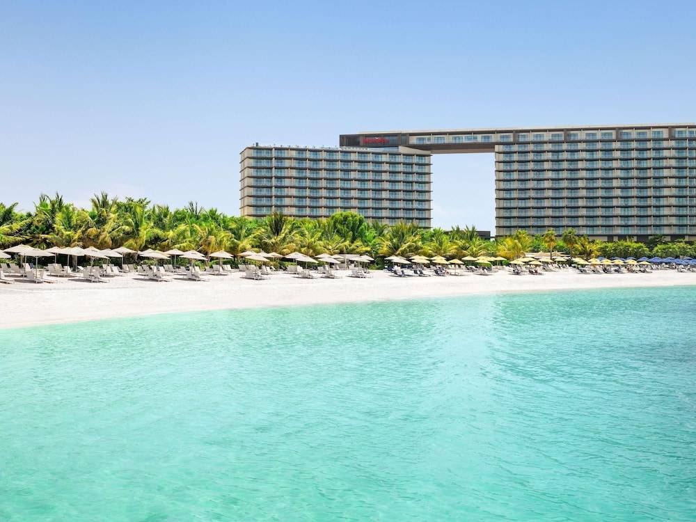 Mövenpick Resort Al Marjan Island 1