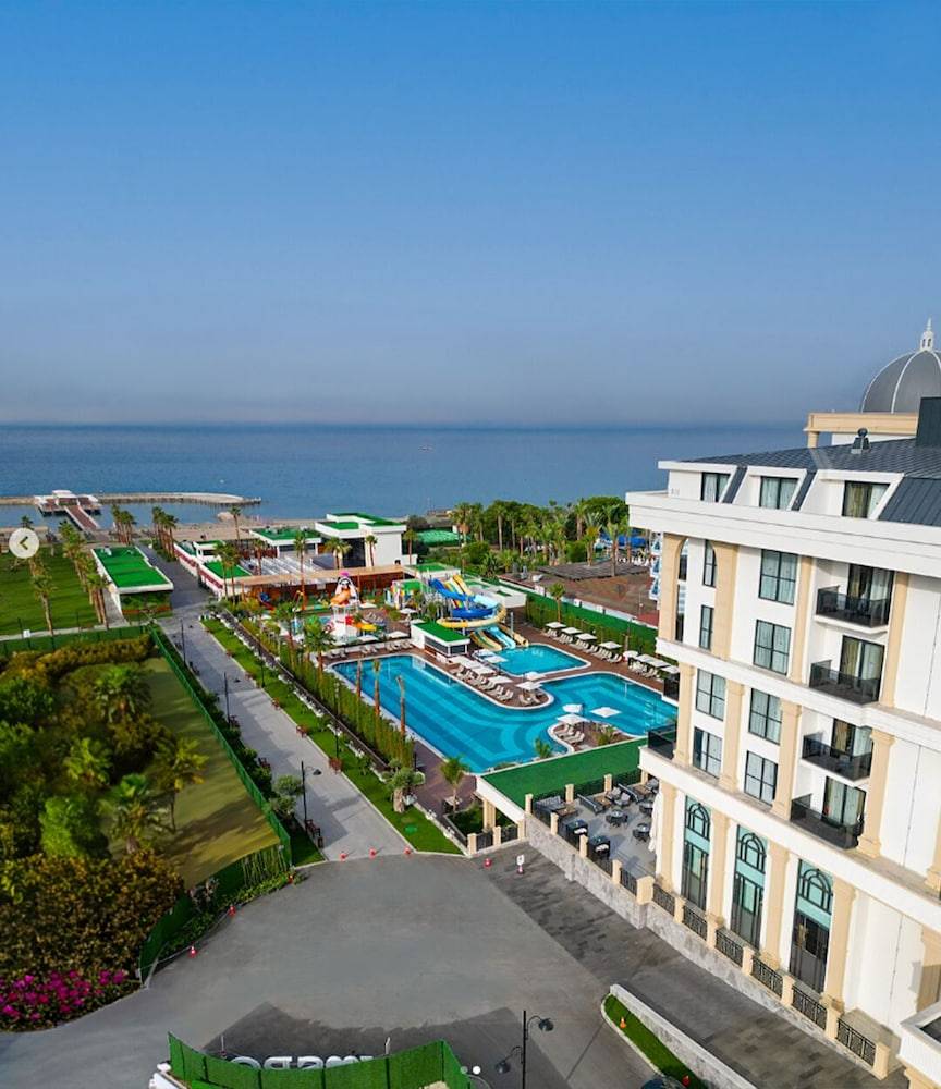 Serenity Queen Hotel 1