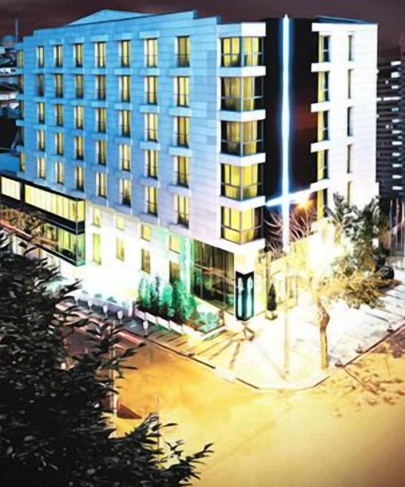 Demora Hotel 1