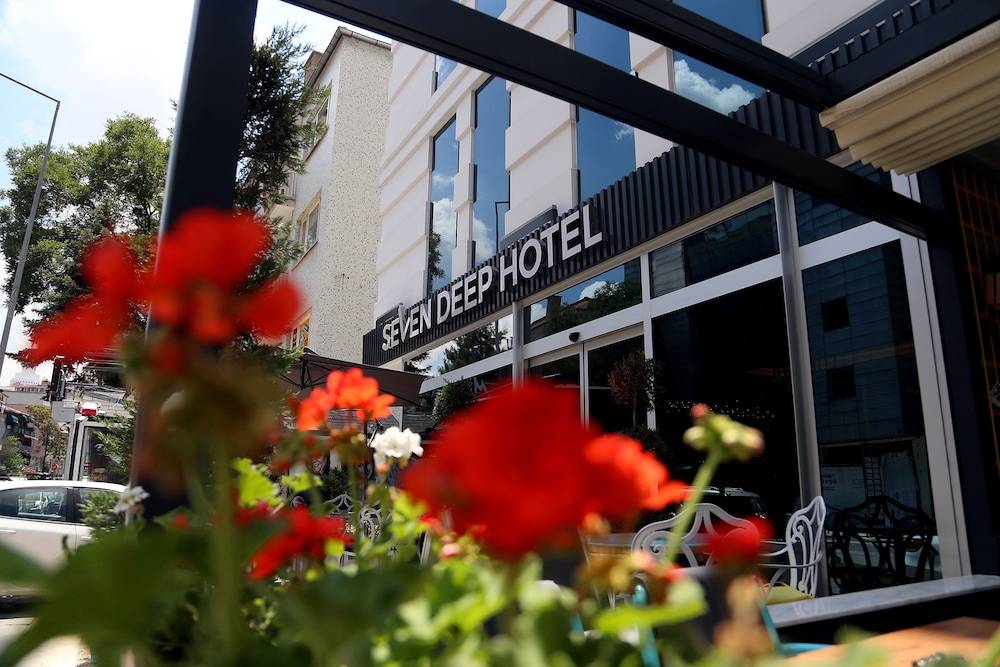 Seven Deep Hotel 1