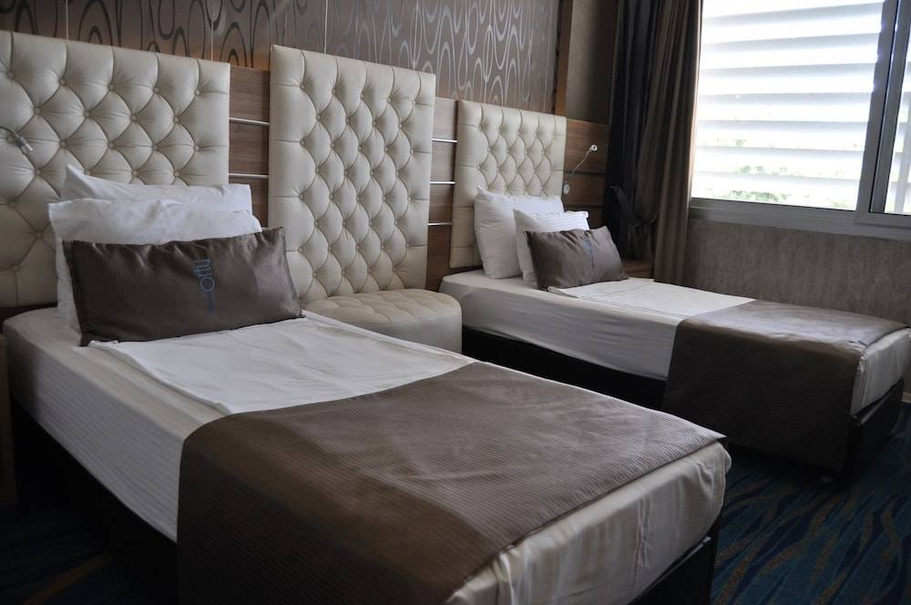 Orty Airport Hotel 1