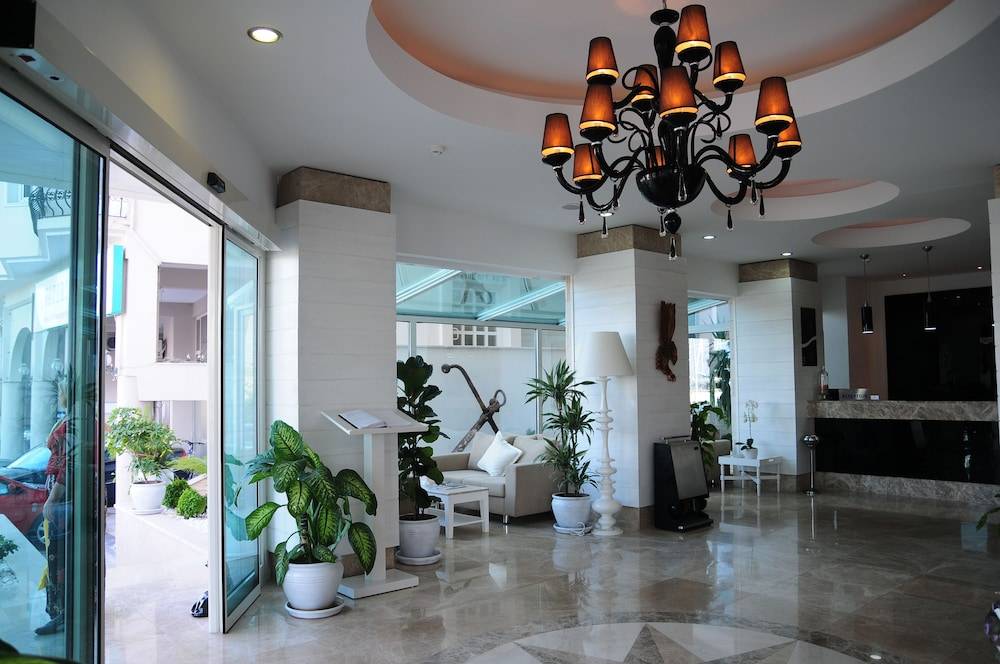 Alesta Yacht Hotel 2