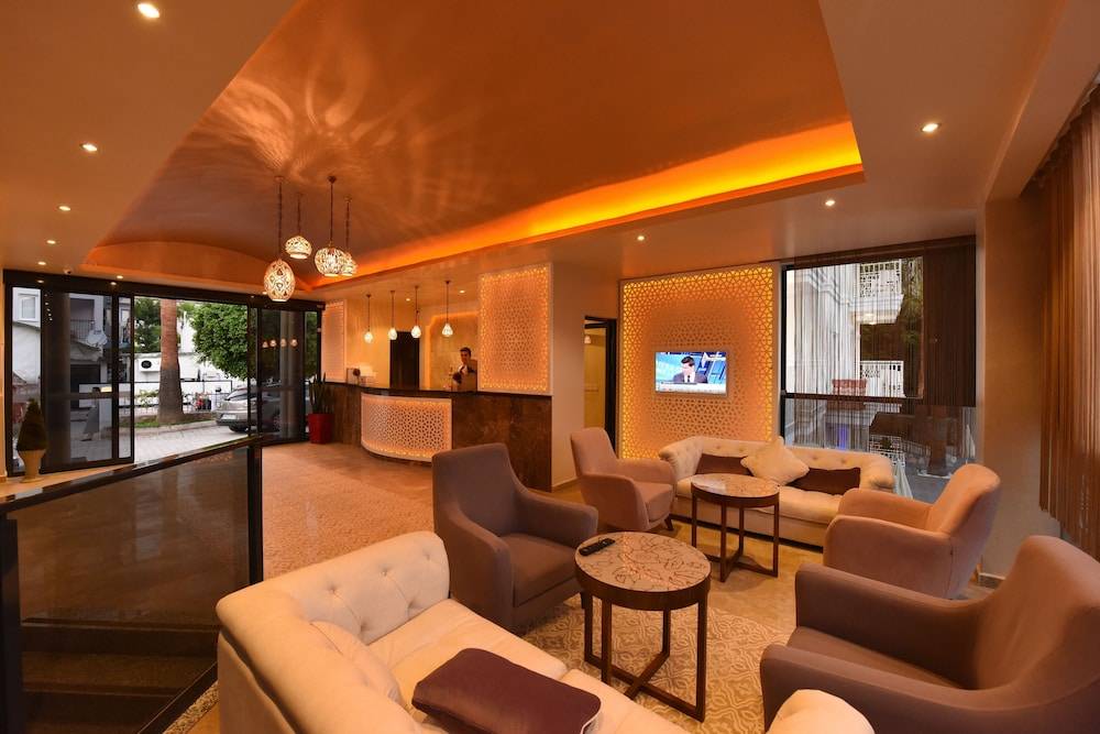 Montebello Deluxe Hotel 1