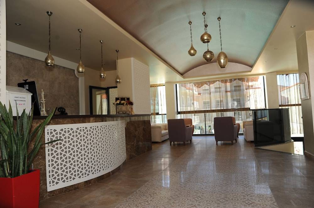 Montebello Deluxe Hotel 2