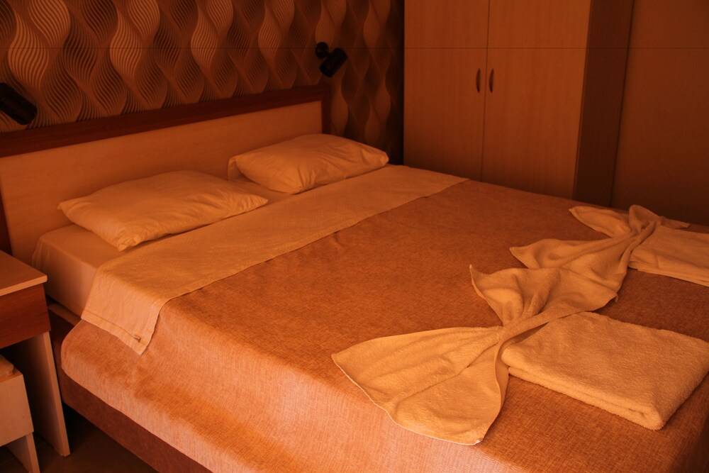 Saturn Hotel 2