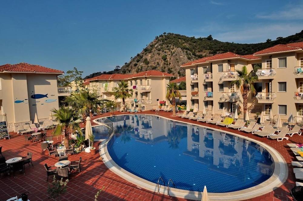 The Blue Lagoon Deluxe Hotel 1