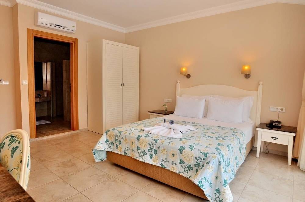 The Blue Lagoon Deluxe Hotel 2