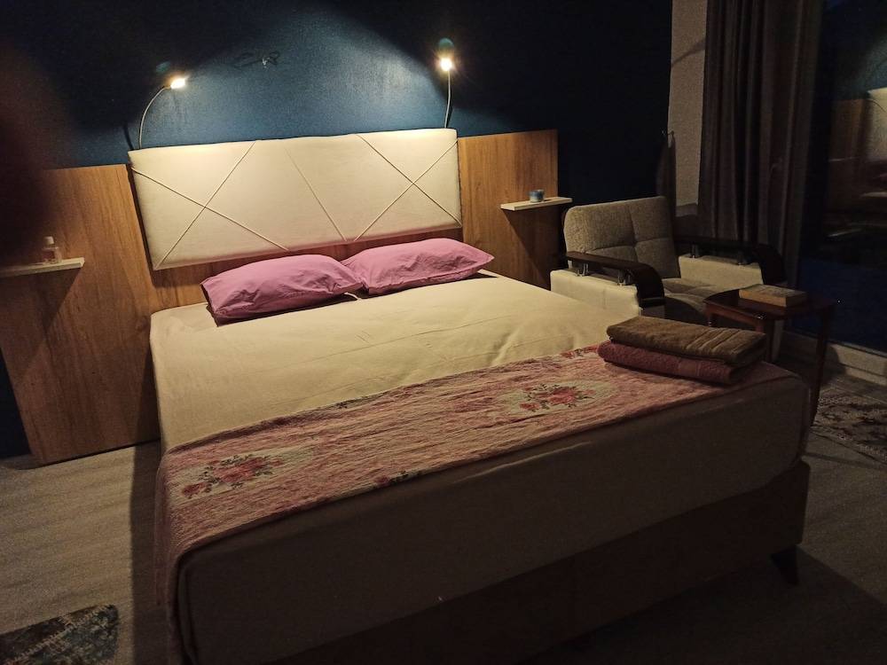 Airport Guest House 2