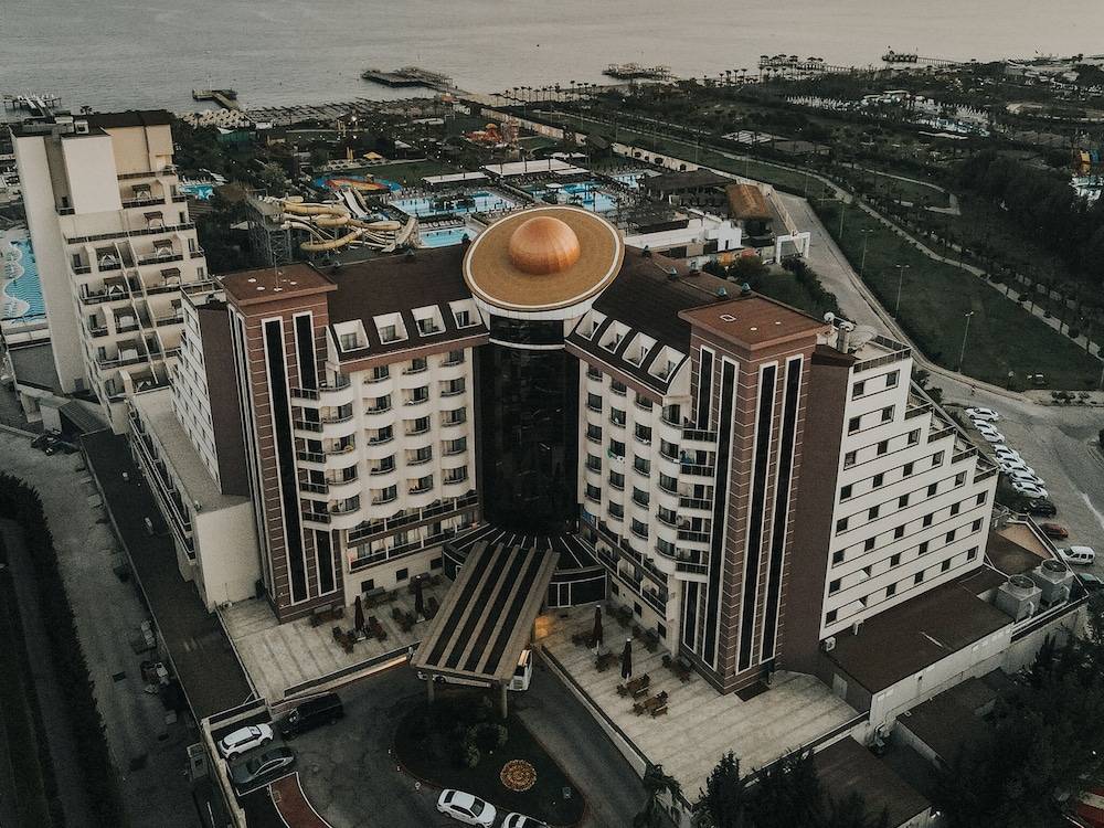 Saturn Palace Resort 1