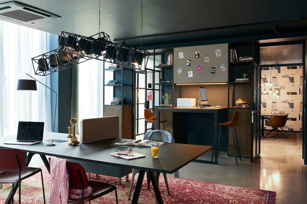 Moxy Chester 1