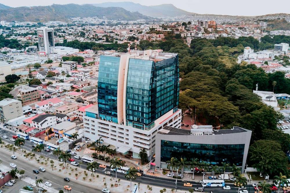 Courtyard by Marriott Guayaquil 1