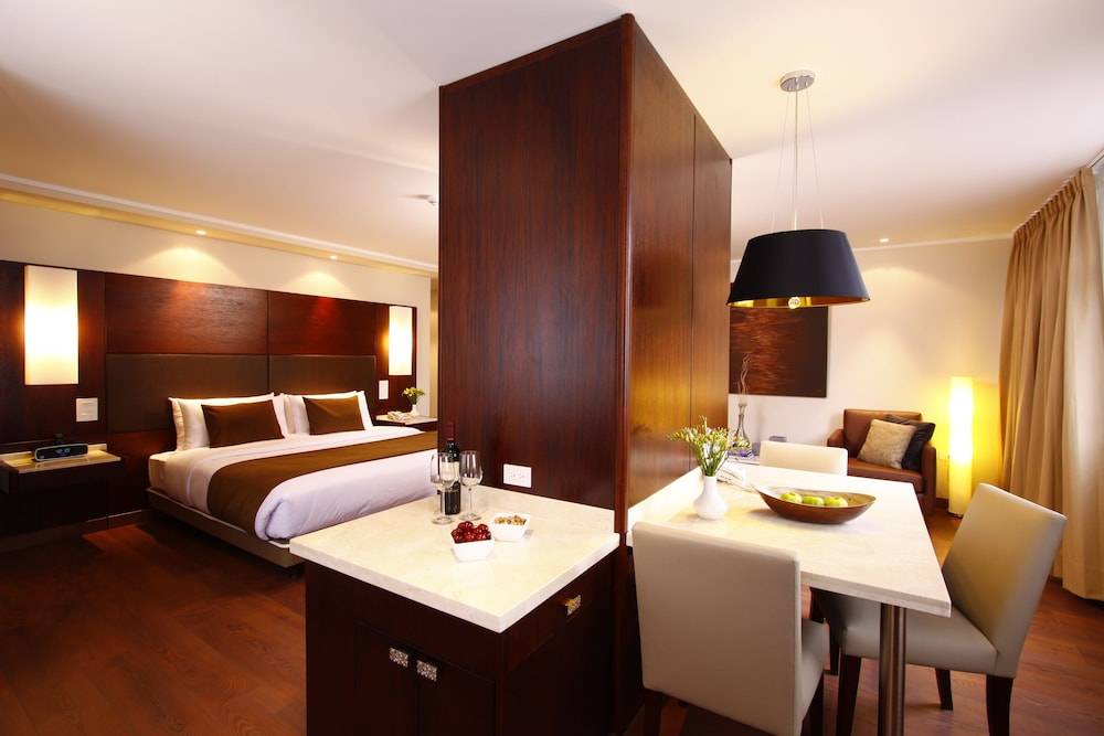 Hotel Reina Isabel 1
