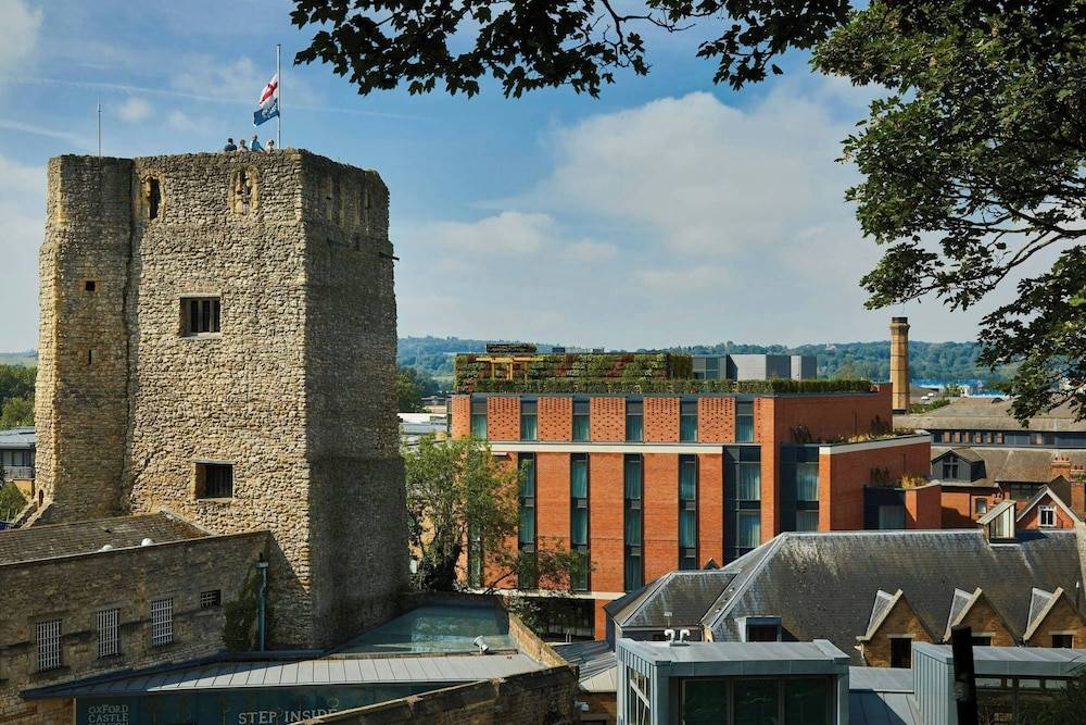Courtyard by Marriott Oxford City Centre 1