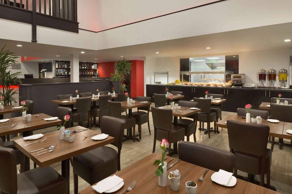Ramada by Wyndham Oxford 1