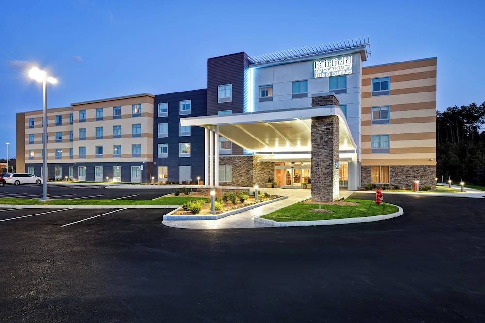 Fairfield Inn & Suites by Marriott Plymouth 1