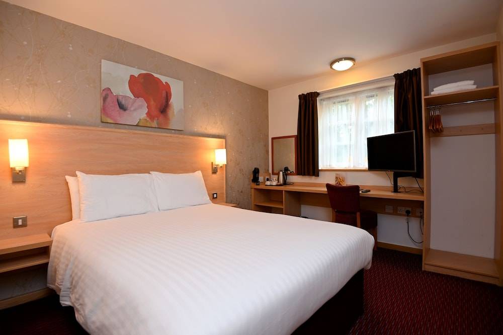 Meadow Farm Redditch by Marstons Inns 2