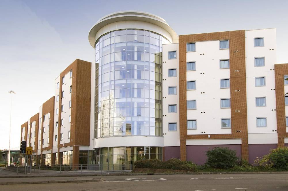 Premier Inn Reading Central 1