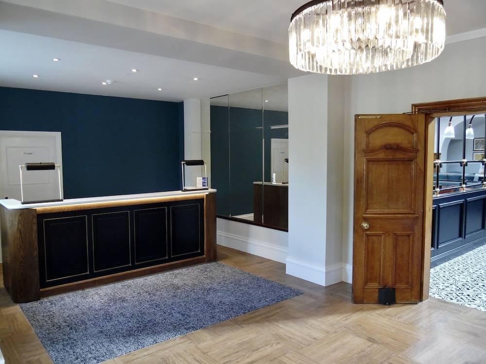 Best Western Chilworth Manor Hotel 2