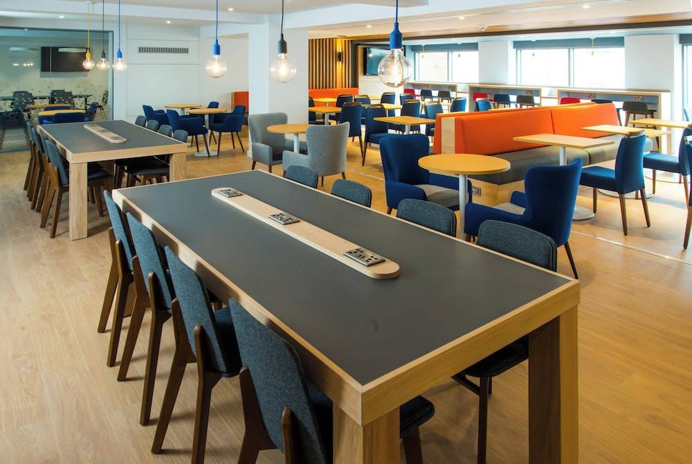 Holiday Inn Express SWINDON CITY CENTRE by IHG 2