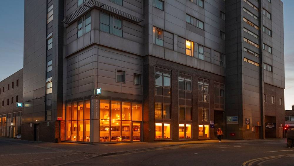 Holiday Inn Express SWINDON CITY CENTRE by IHG 1