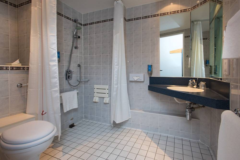 Holiday Inn Express WARWICK - STRATFORD-UPON-AVON by IHG 2