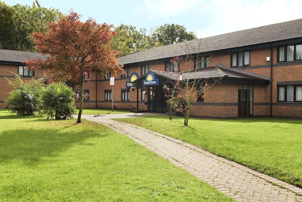 Days Inn by Wyndham Warwick North M40 1