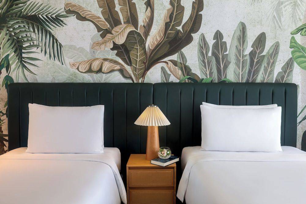Yas Plaza Mangroves by IHG 2