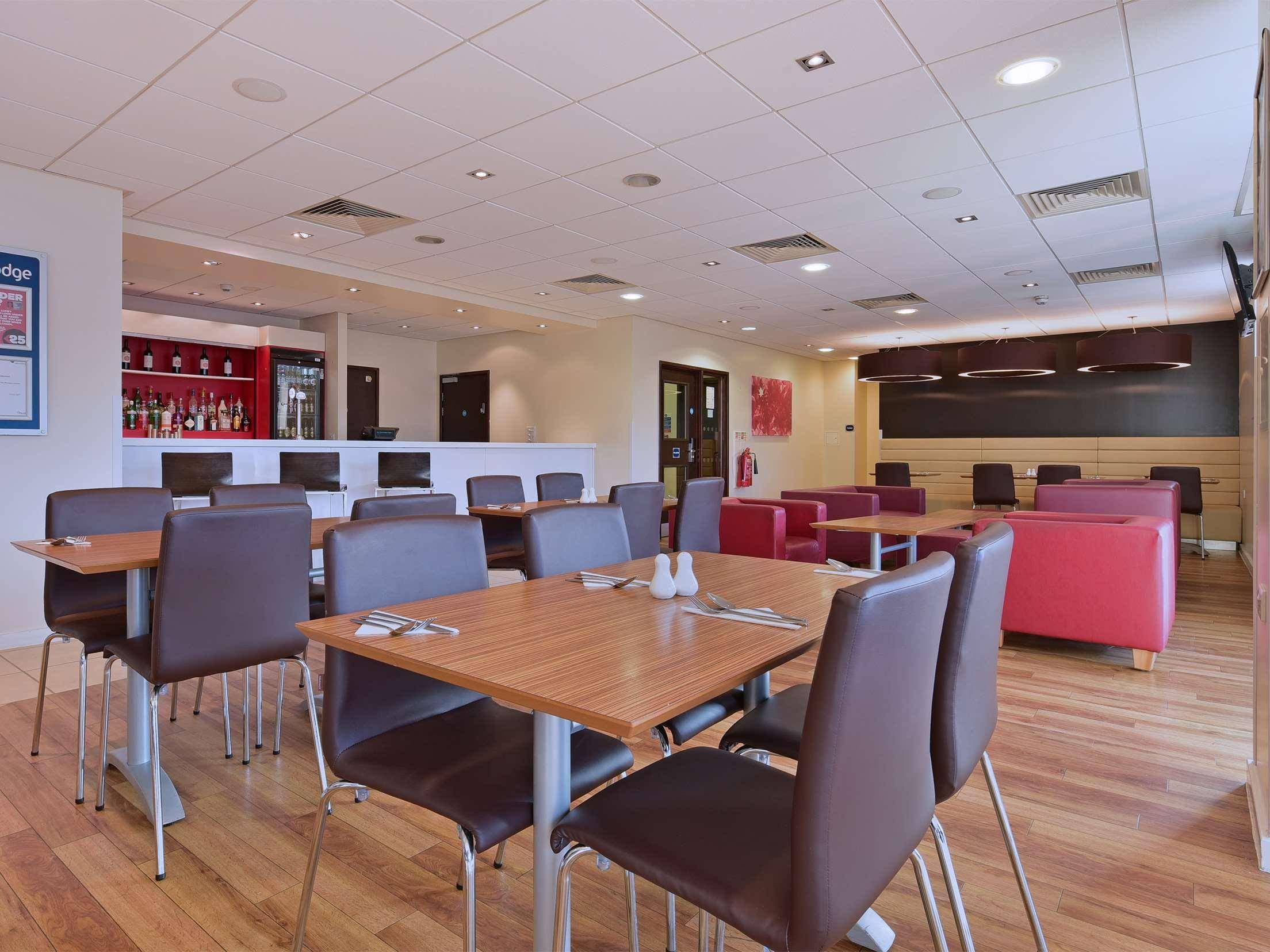 Travelodge High Wycombe Central 1