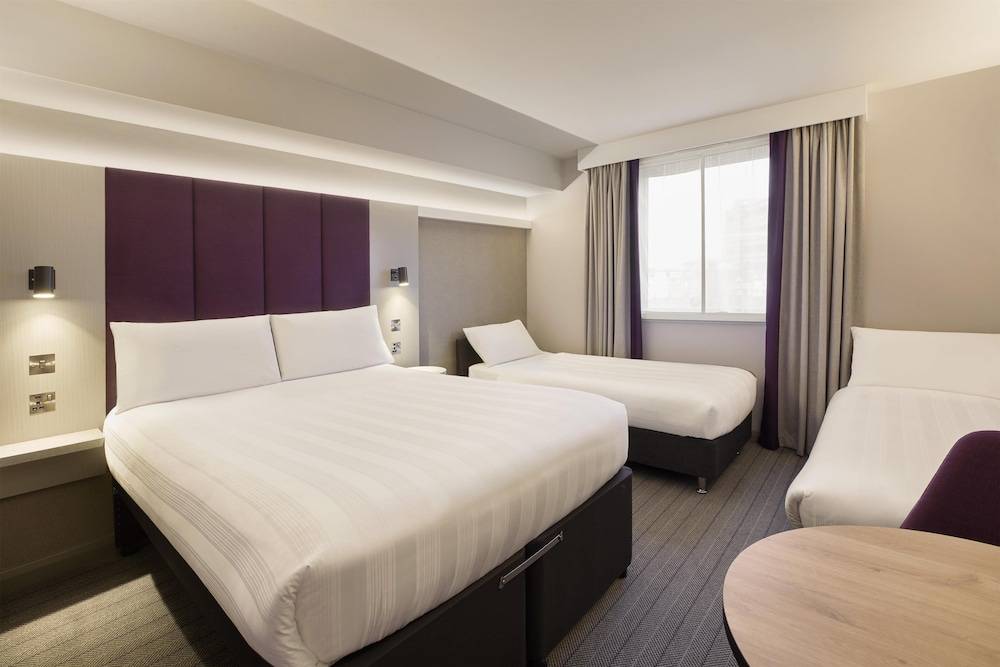 Premier Inn Cheltenham Central - West/A40 2