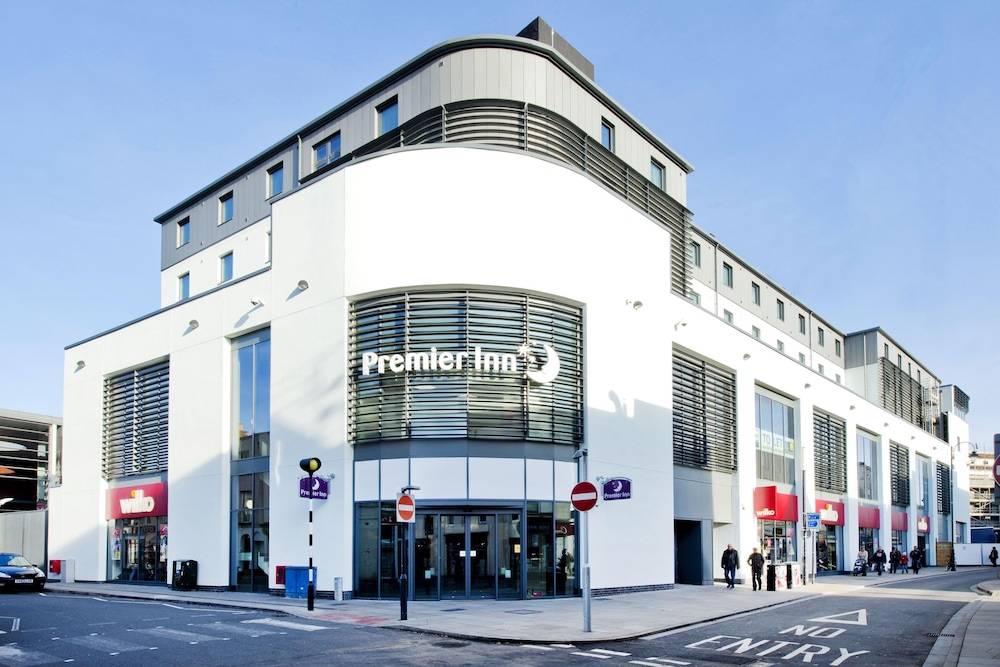Premier Inn Cheltenham Town Centre 1