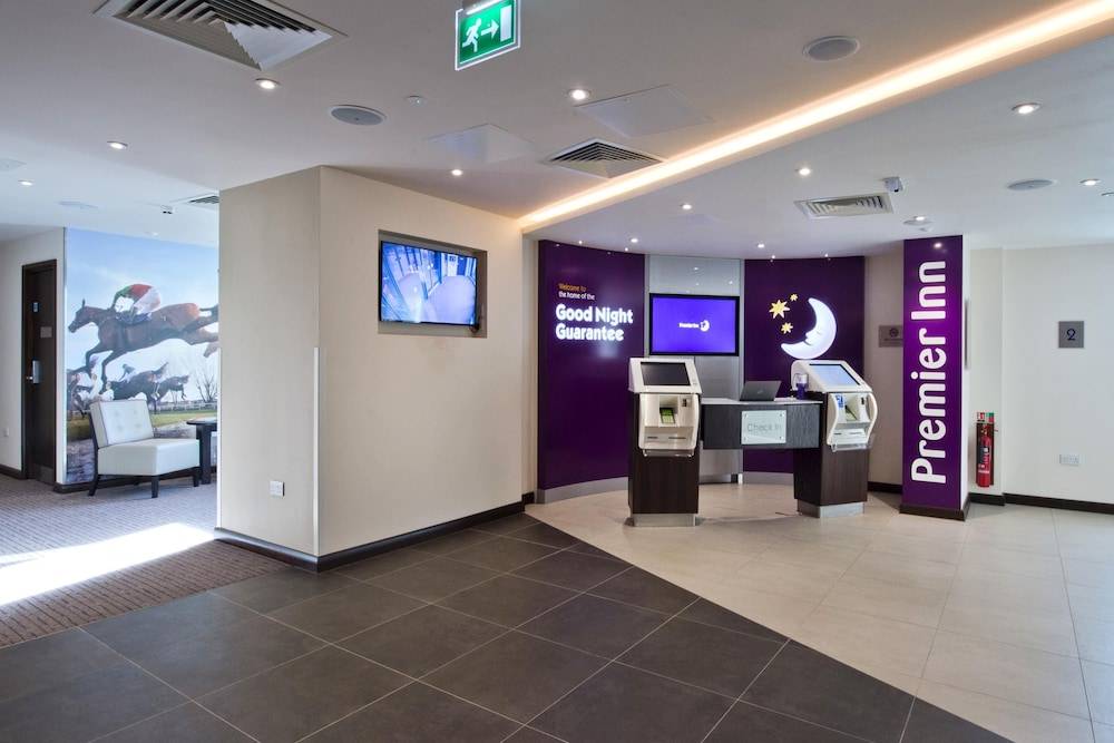 Premier Inn Cheltenham Town Centre 2