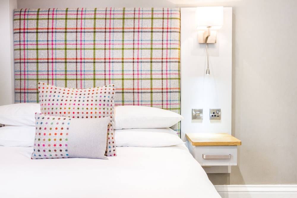 White Hart Hotel & Apartments 2