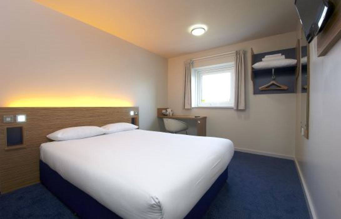 Travelodge Shrewsbury Battlefield 1