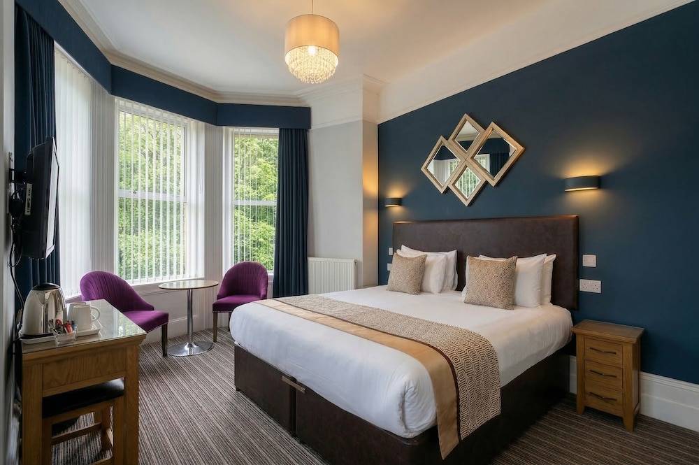 Applewood Hotel 1