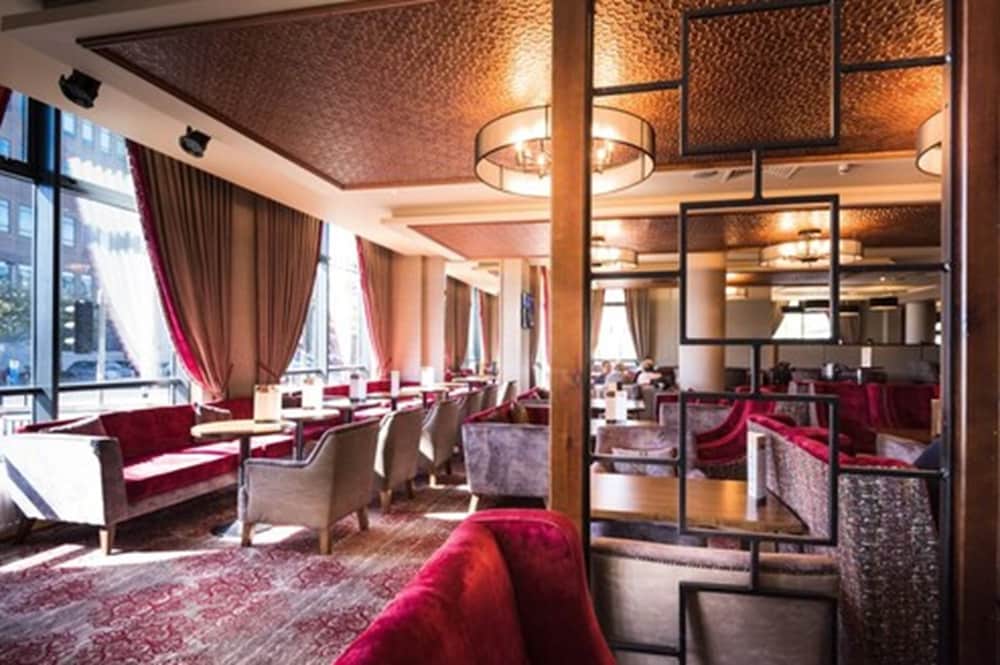 City Hotel 2