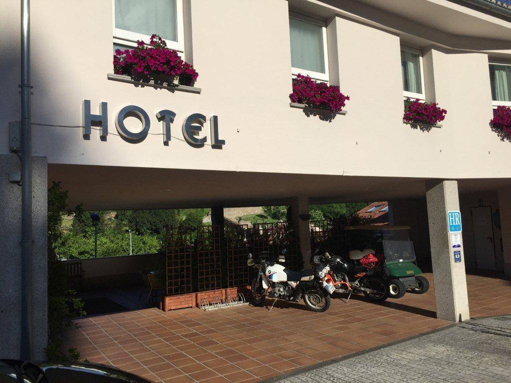 Hotel Parking Miradoiro de Belvís 1