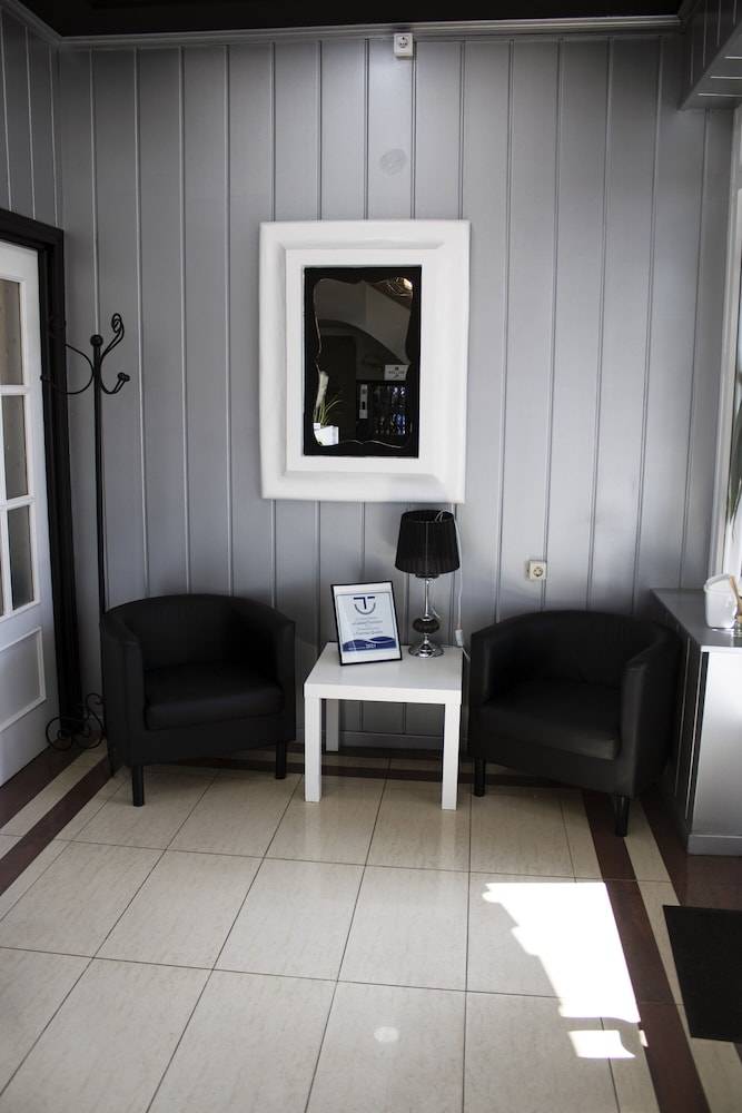 Hostal Valdepeñas by Bossh! Hotels 1