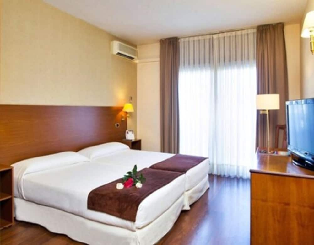 Ipanema Hotel by gaiarooms 1