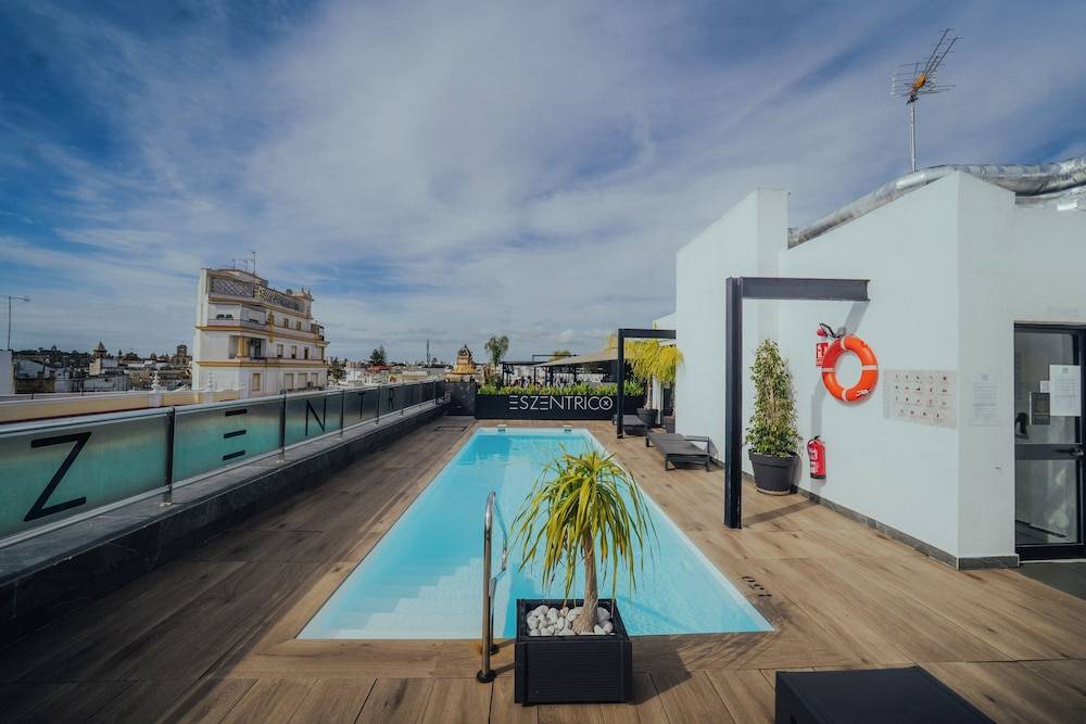 esZentrico Suites & Rooftop bar 1
