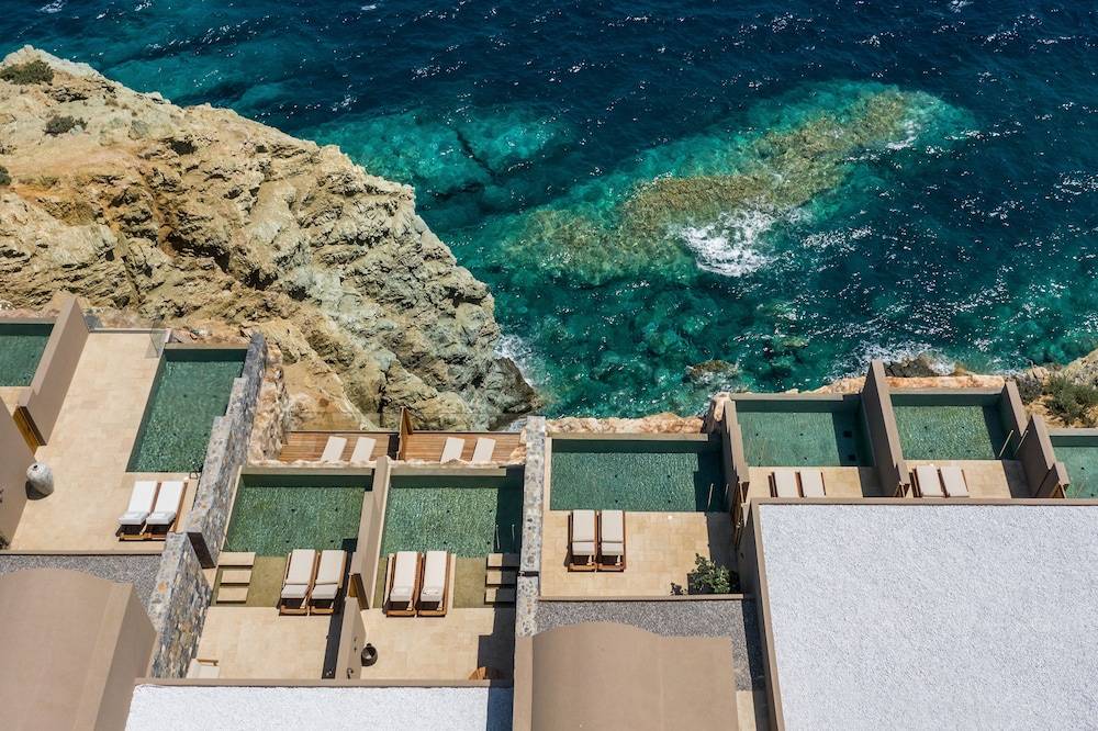 Acro Suites - A Wellbeing Resort 1