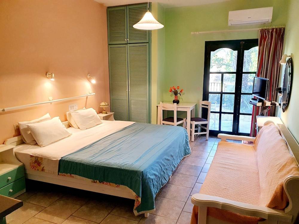 Dioskouroi Apts 2