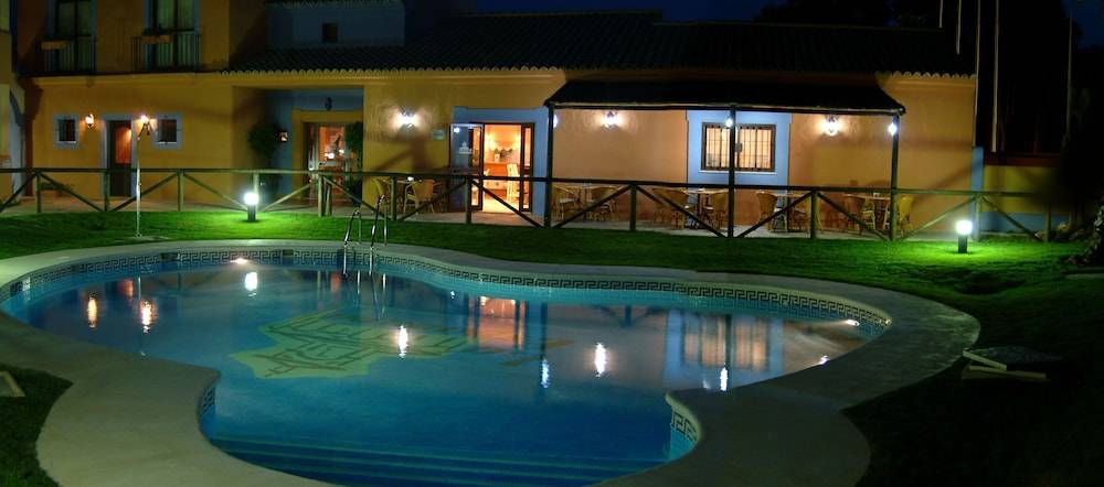 Apartahotel La Espadaña 1