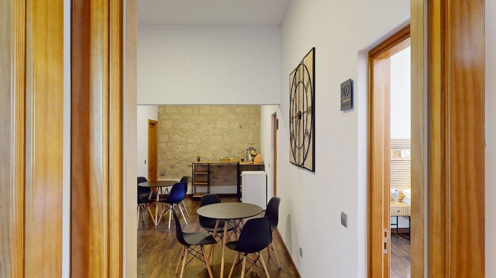 Triana Rooms EH 2