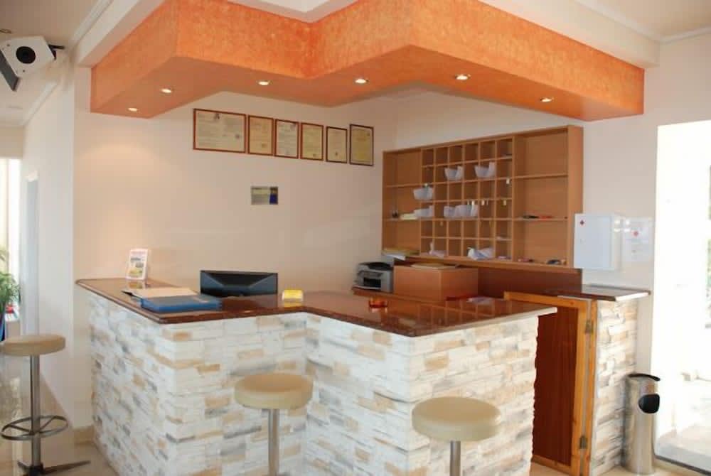 Aloha Hotel 2