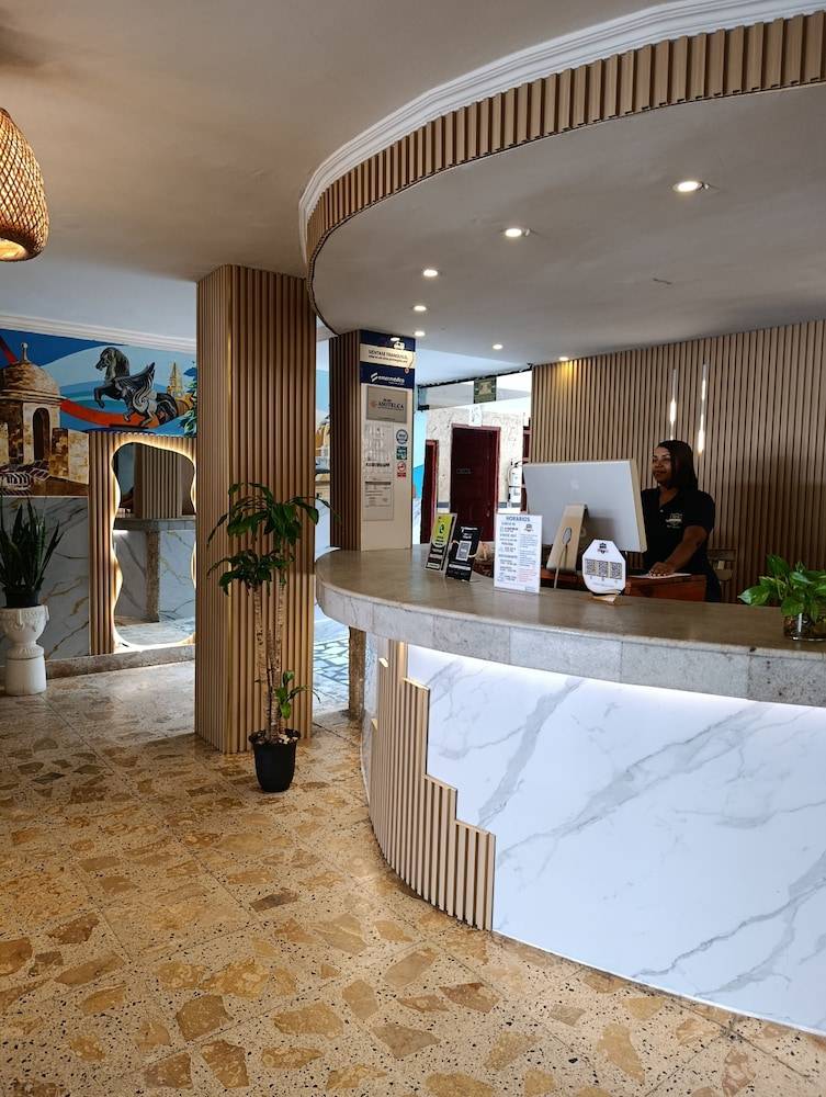Hotel Toledo FL 2
