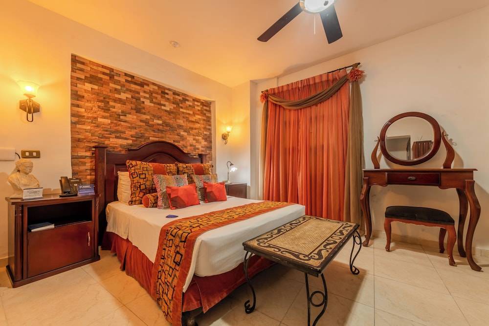 Hotel Dorado Plaza Boutique Calle del Arsenal 2