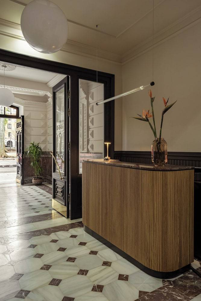 Batimont Suites & Apartments 2